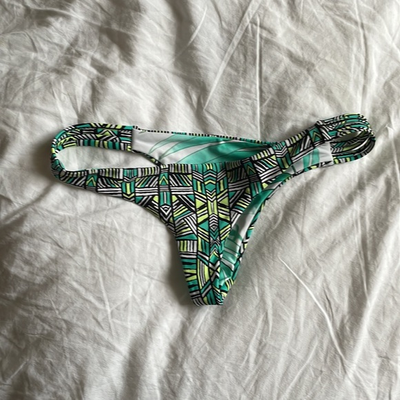 Rip Curl Reversable Skimpy Brazillian Bikini Bottoms - Picture 3 of 6